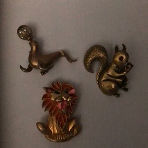 Vintage pins/brooches